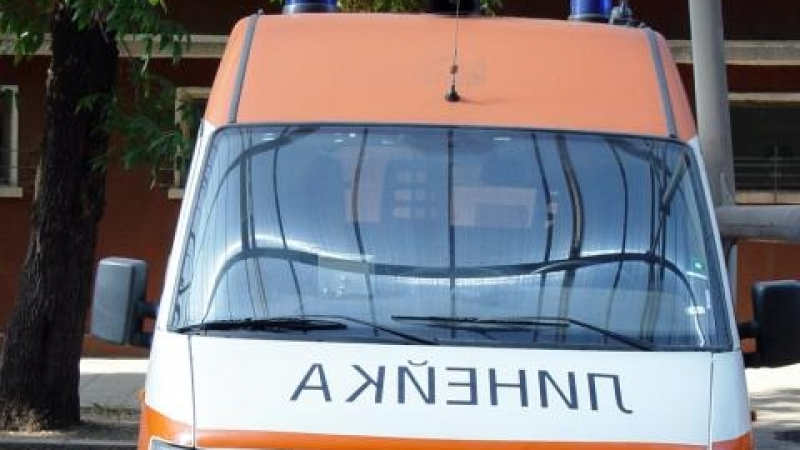 Извънредно в БЛИЦ! Страшно меле в София, очевидци превръзват окървавен шофьор на пътя
