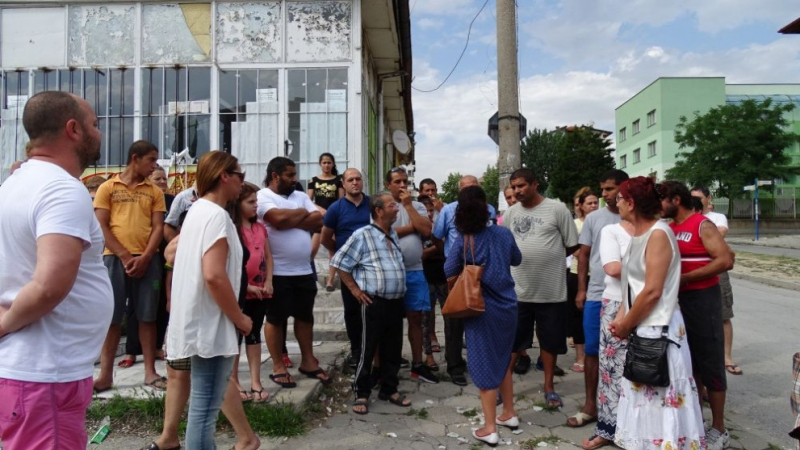 Роми в Благоевград протестират срещу агресията на българите, роптаят срещу властта