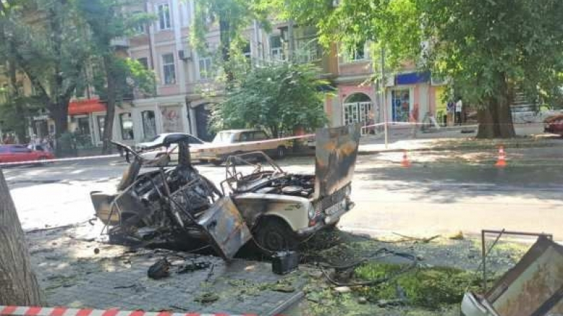 Атентат в центъра на Одеса! Взривен е автомобил (СНИМКИ/ВИДЕО)