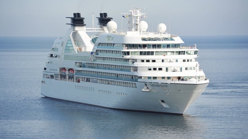 Кошмар: Туристически кораб с 18 пътници потъна до остров Милос