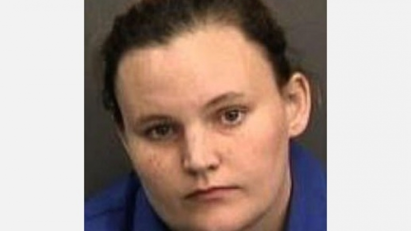 Тежка присъда за американка, която съблазни 11-годишно момче, забременя, роди му дете и още 3 години прави секс с него преди да я арестуват