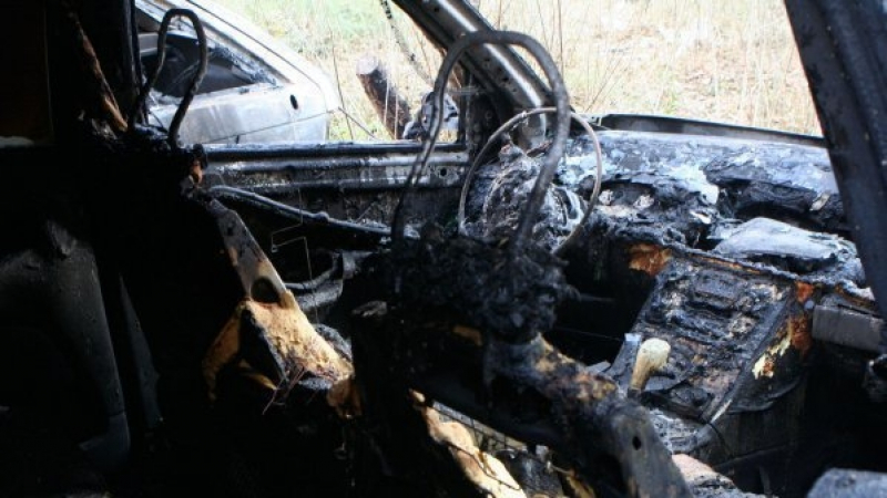 Подпалиха три коли в автокъща във Враца