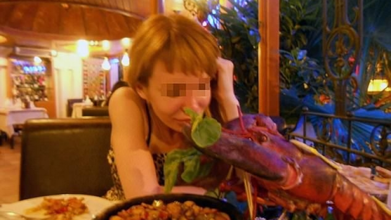 Полицаи държаха за секс робиня руска красавица и бизнес дама 10 седмици, но единият от тях се влюби и тя избяга (СНИМКИ)