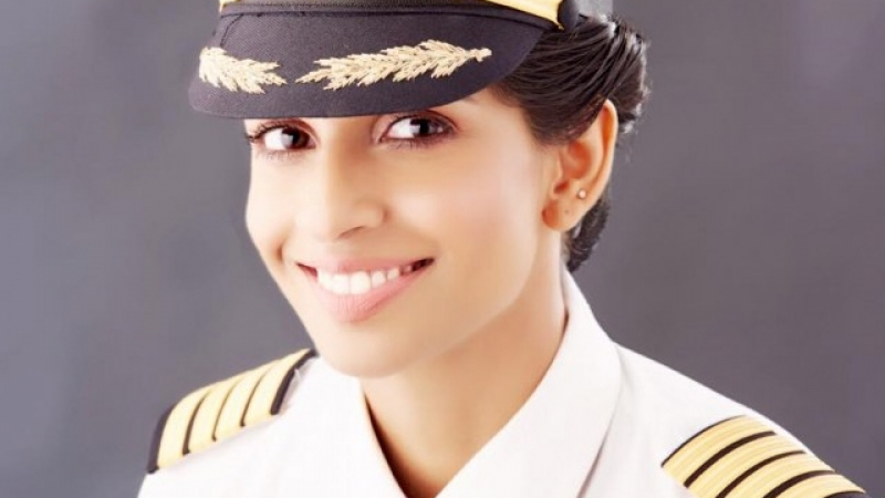 Запознайте се с най-младата жена командир на Boeing 777, насладете се на тази красавица (СНИМКИ)