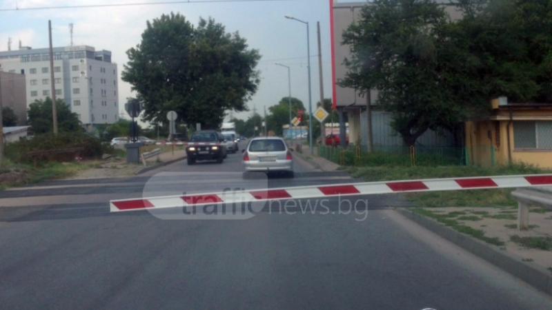 Шофьор счупи тъпометъра в Пловдив и животът му увисна на косъм (СНИМКА) 