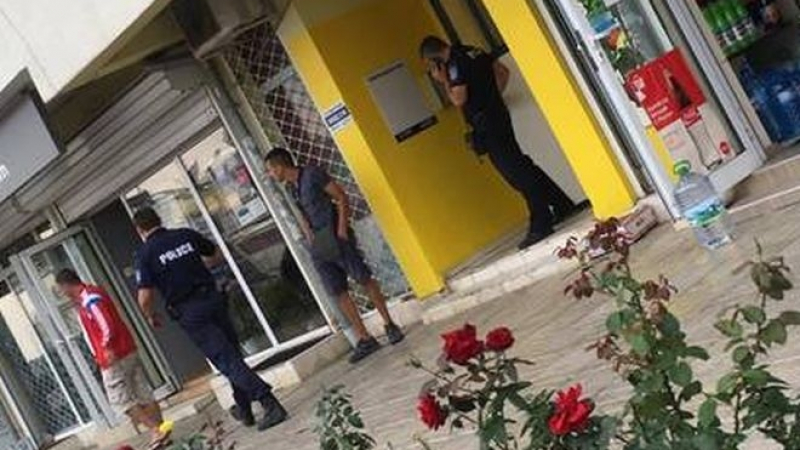 Извънредно: Акция в „Меден рудник“, полиция обсади апартамента на Георги Джендов от бандата на Митьо Очите (СНИМКИ)