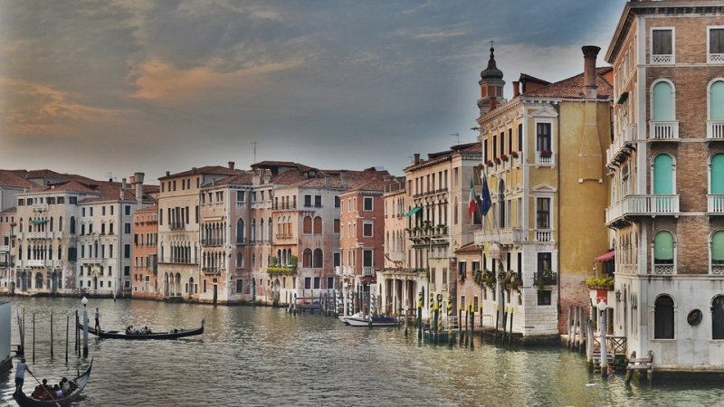 Във Венеция е ад: Масови безредици блокират града след нов закон, засягащ туристите