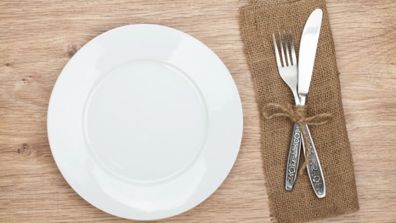 Храните се сами на масата? Оказва се изключително опасно за здравето ви!