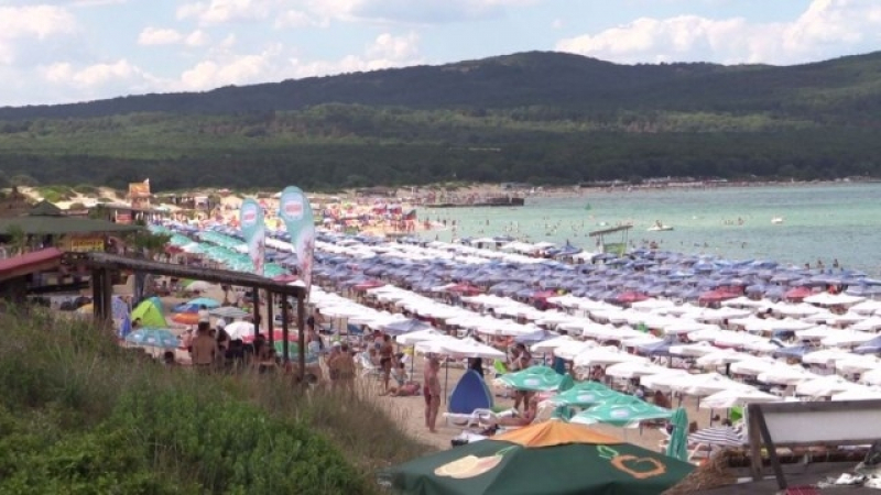 Големи драми чакат всички, решили да почиват на плажа в Приморско (ВИДЕО)