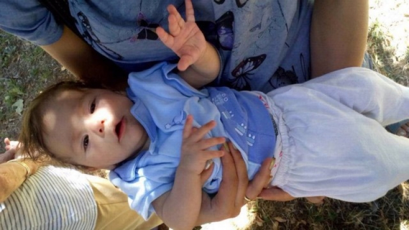 Откриха майката, изоставила бебето си като кученце на детска площадка в София