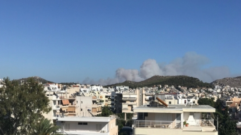 Огнен ужас в източна Атина (СНИМКИ)  