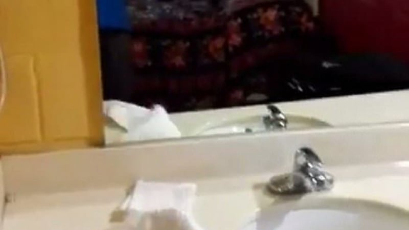 Гост в хотел записа как дух му разхвърля стаята (ВИДЕО)