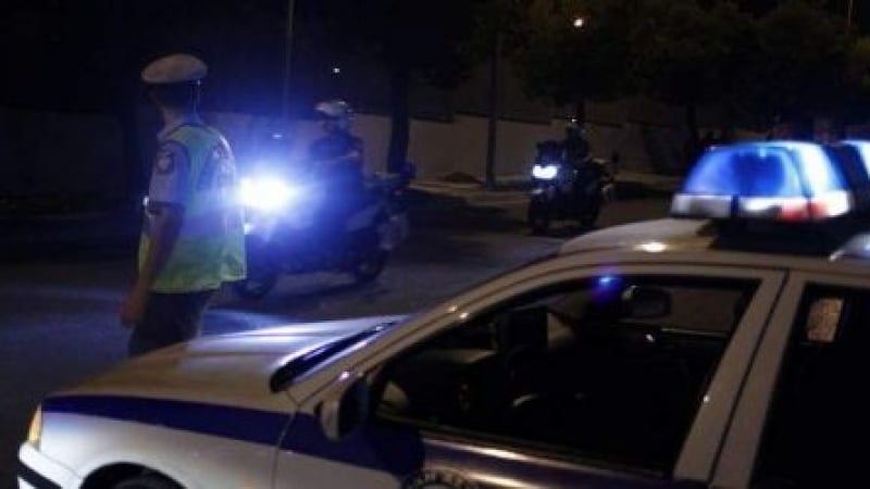 Кошмарен инцидент в Атина! Откриха стрелба пред фризьорски салон, заблуден куршум уцели млада жена