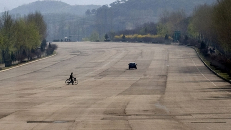 Всеки шофьор мечтае за такива магистрали, но ги има само в Северна Корея (СНИМКИ)