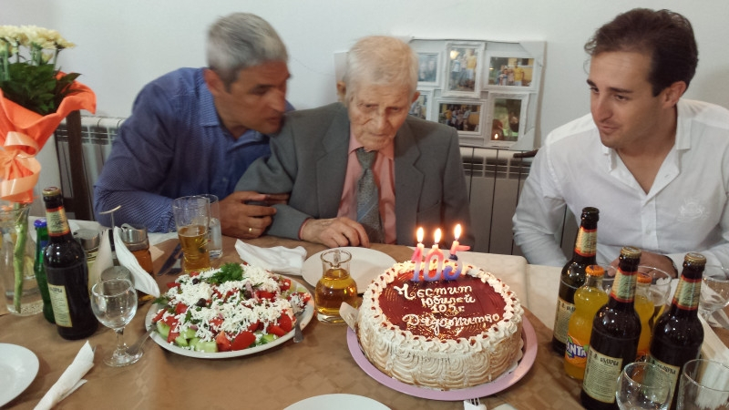 Дядо Димитър навърши 105 години и разкри тайната си за дълголетие, оказва се съвсем простичка... 