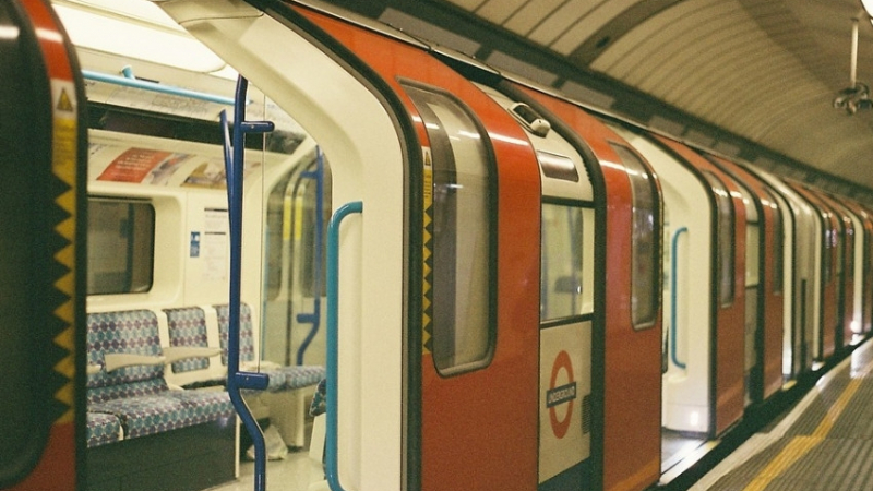 Историята на лондонското метро - какво не знаем за най-старата подземна железница в света