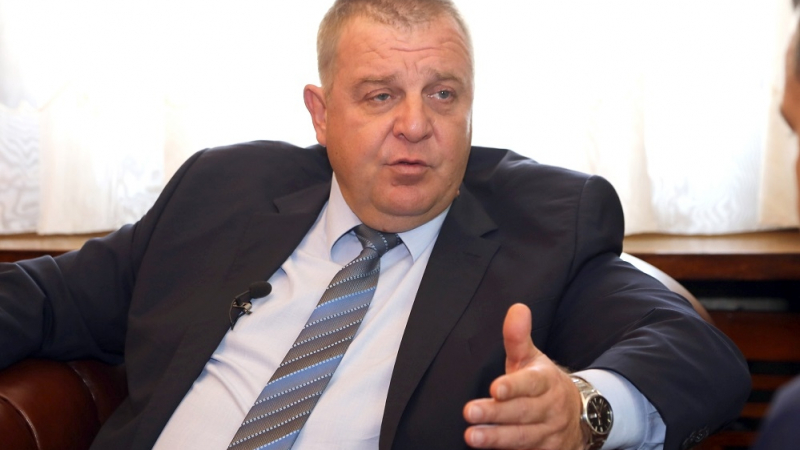 Каракачанов отсече какво ще прави министерството му с "топката за изтребителите"