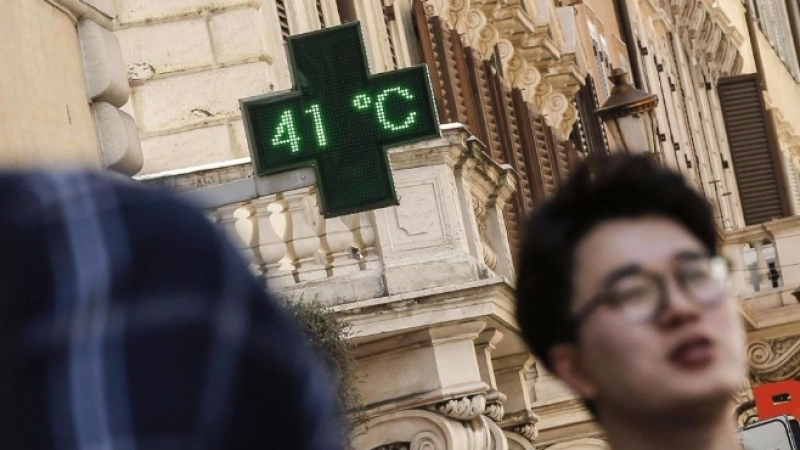 Военната метеорологичната служба на Италия: Убийствена жега мори Южна Европа, живакът гони 50 градуса, усещането е за 63! (СНИМКИ/ВИДЕО)