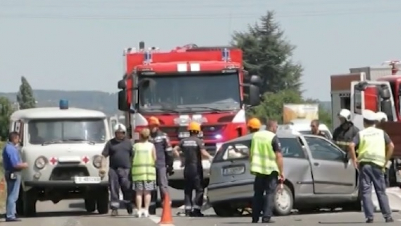 Първо в БЛИЦ! Меле на „Ботевградско шосе“ – има много пострадали (СНИМКА)