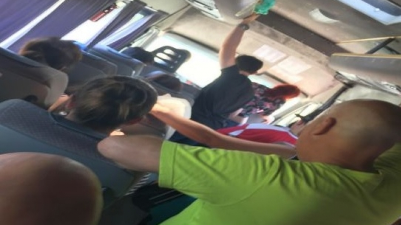 Пътници от автобус Бургас-Приморско преживяха най-кошмарното си пътуване в адската жега (СНИМКИ)