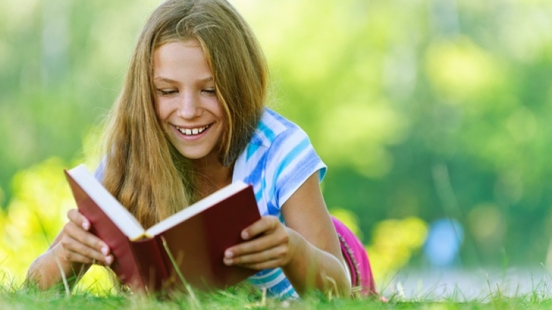 Лесни трикове, които ще накарат децата ви да четат книги през лятото