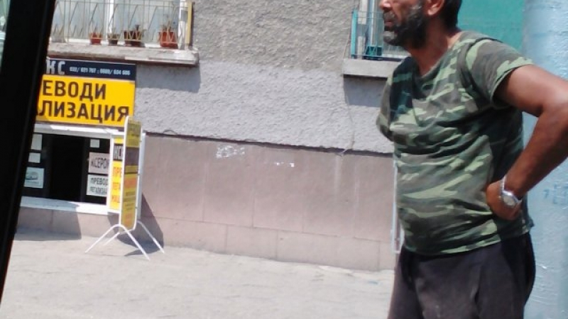 Лоши новини за клошара, който онанира в центъра на Пловдив