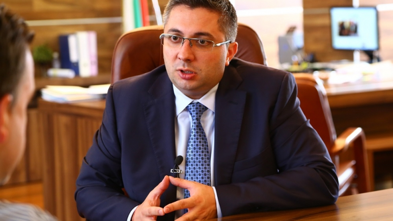 Регионалният министър призна, че е имал инцидент на развалено шосе и обяви къде в България ще се строят най-много пътище през 2018 г.