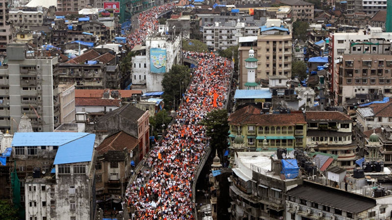 Революция в Индия! След групово изнасилване на 14-годишна от "Недосегаемите", 1 милион гневни маратхи протестират в Мумбай (ВИДЕО)
