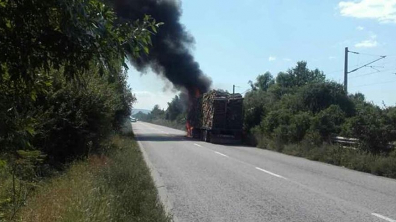 От последните минути: Затвориха пътя между Антоново и Велико Търново заради истински ад (СНИМКА)