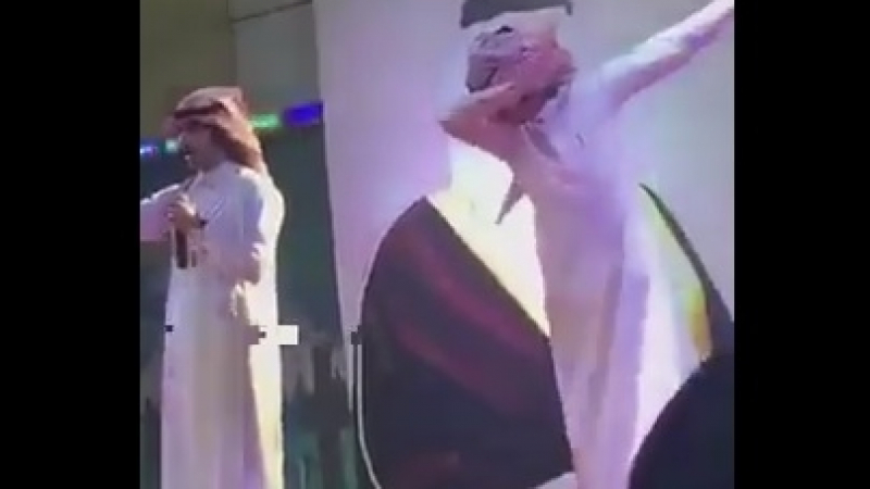 Певец ще изяде  100 тояги на голо заради жеста даб на сцена в Саудитска Арабия (ВИДЕО)