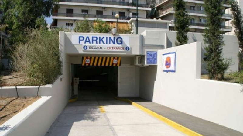 В Атина се оляха, вижте колко струва едно паркинг място 
