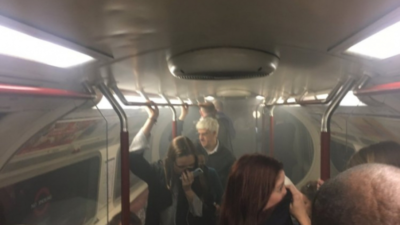 Извънредно от Лондон! Евакуираха метрото. Дим и паника! (СНИМКИ/ВИДЕО)
