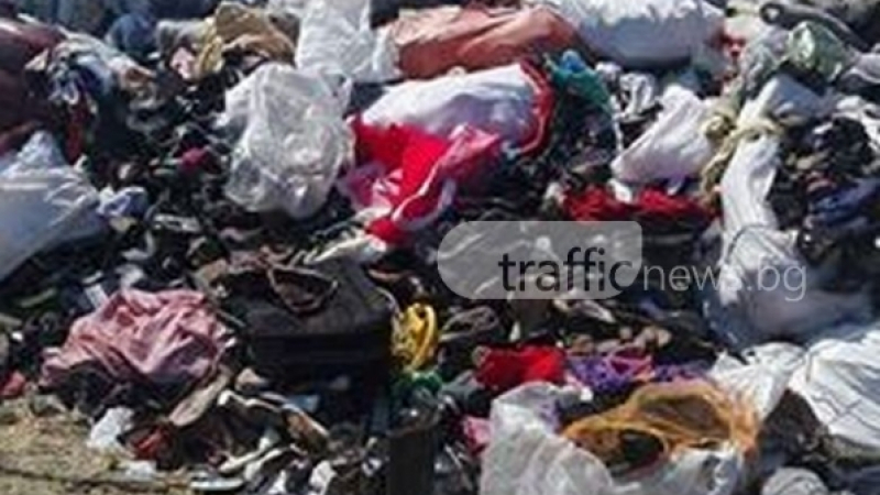 Грозна картинка! Чужденец с ТИР изхвърли тонове боклуци на пътя край Пловдив (СНИМКИ)