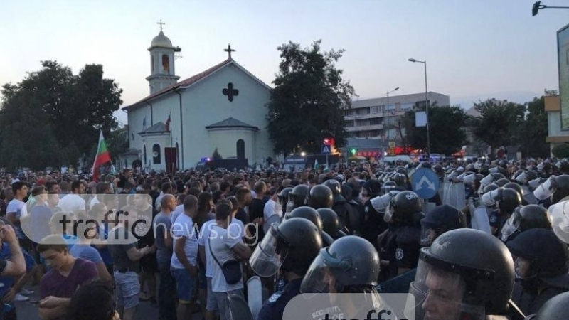 Асеновград отново на бунт тази вечер срещу незаконните ромски къщи