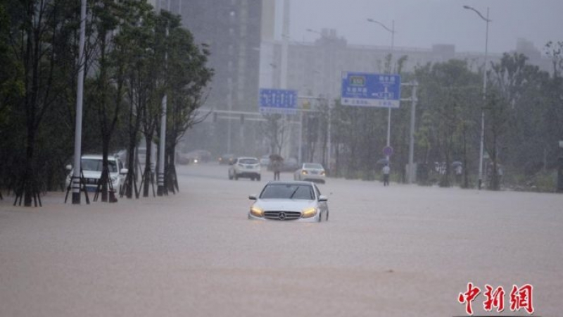 Евакуираха над 50 000 души заради проливните дъждове в Китай