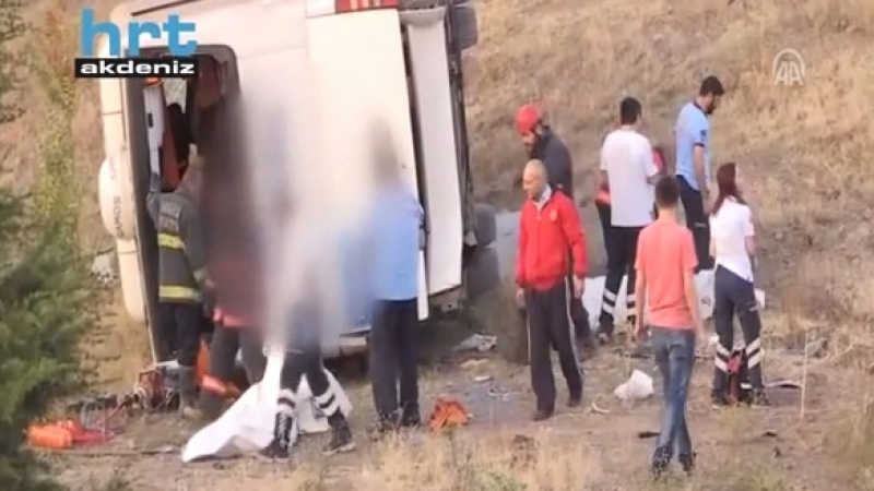 Автобус се преобърна в Турция: Най-малко 4 души загинаха (ВИДЕО)