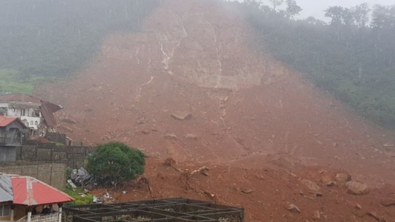 Над 300 загинали при наводнения и свлачища в Сиера Леоне (СНИМКИ/ВИДЕО)