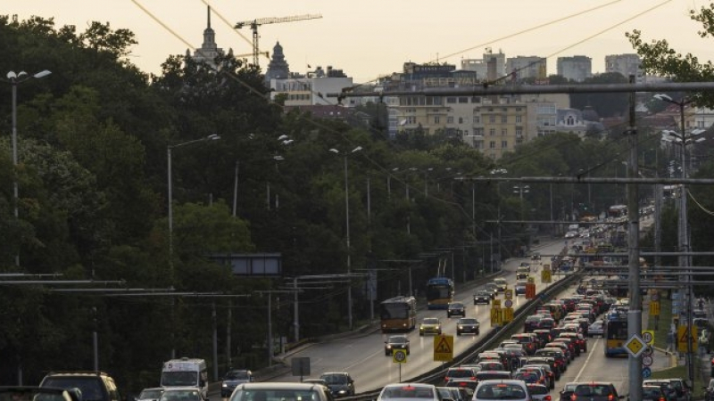 Зам.-кметът на София за тапите на "Орлов мост": Ситуацията е утежнена, защото... (СНИМКИ) 