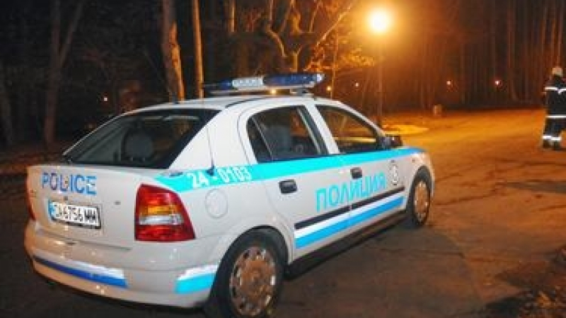 Среднощен екшън в Костинброд: Полицаи спряха „Пежо” за проверка и стана страшно