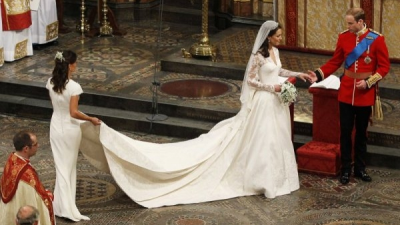 Облечена за милиони: Коя е най-скъпата рокля в историята?