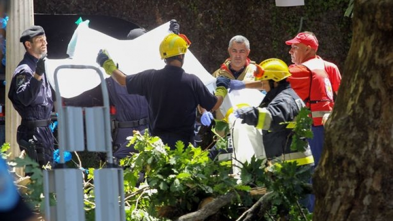 Зловещ инцидент погуби най-малко 12 души на фестивал в Португалия (СНИМКИ/ВИДЕО 18+)