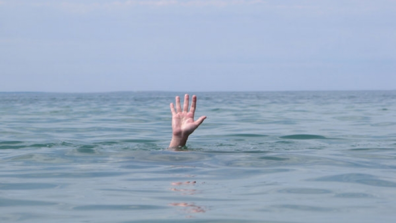 Отромна трагедия с млад ямболия на кану край къмпинг "Корал"! И днес морето е изключително опасно, предупреждават от НИМХ  