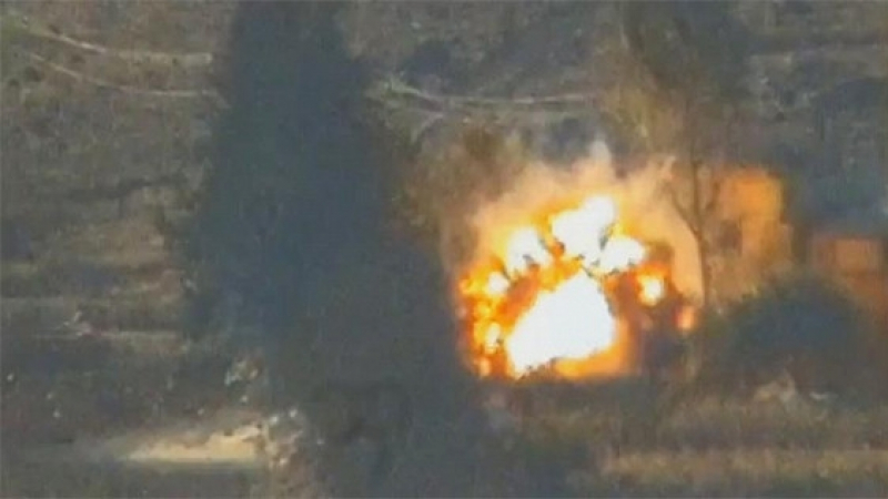 Ракета намерила и унищожила танк Т-55 на „Ан-Нусра” скрит в селски двор (ВИДЕО) 