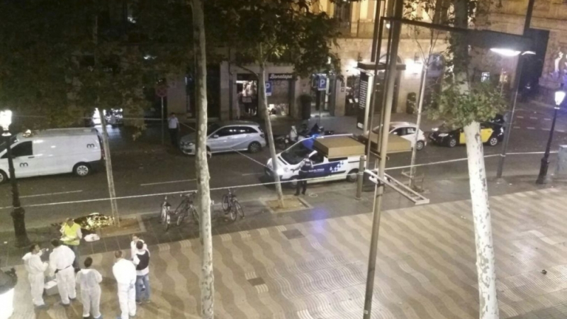 Ново ВИДЕО показва как белият бус гази пешеходци в сърцето на Барселона 
