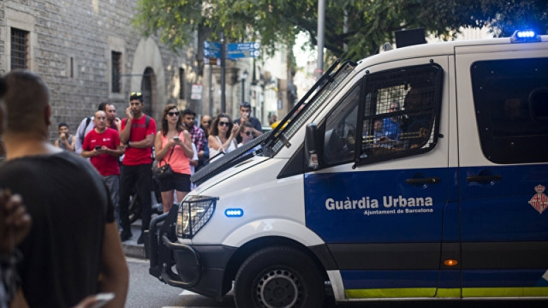 Докъде се докараха: Още не е изсъхнала кръвта на жертвите на джихадистите, а полицията в Барселона разгони демонстрация против ислямизацията на Европа (ВИДЕО)