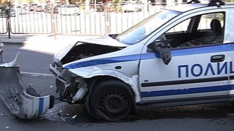 Извънредно в БЛИЦ: Ужас на пътен възел "Бояна", има пострадали полицаи! 