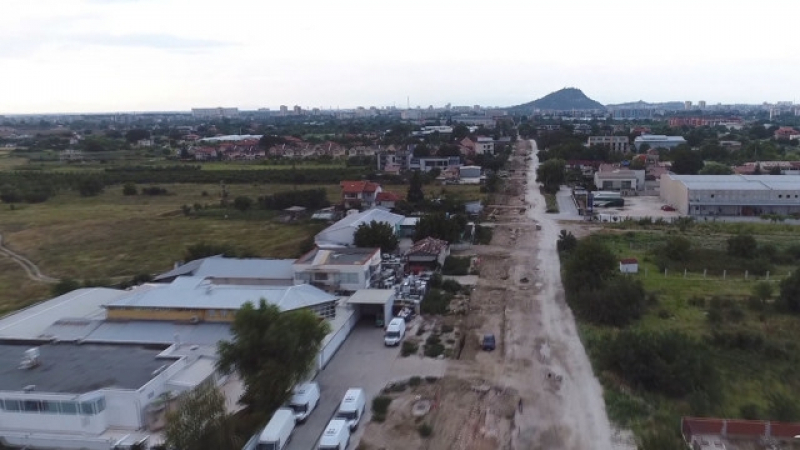 Скандалът в пловдивския квартал „Коматево” се разгаря, повече от година ремонтират пътя към града