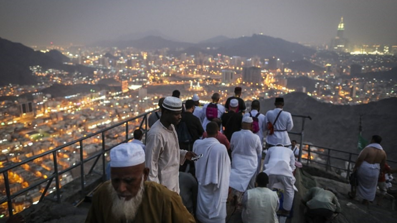 Над 2 милиона мюсюлмани пристигнаха в Мека за поклонение две години след най-голямата трагедия по време на хаджа, убила над 2000 души (ВИДЕО)