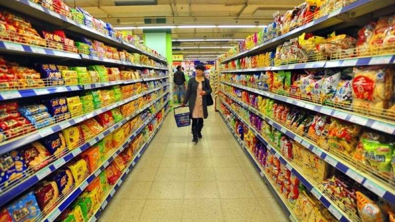 Долна далавера: СНИМКИ показаха как ни цакат с цените в магазините! Колко плащаме ние и колко в Западна Европа