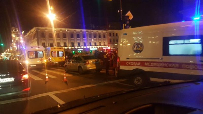 Нов атентат? Ужас в Санкт Петербург! Кола се вряза в пешеходци (СНИМКИ/ВИДЕО)